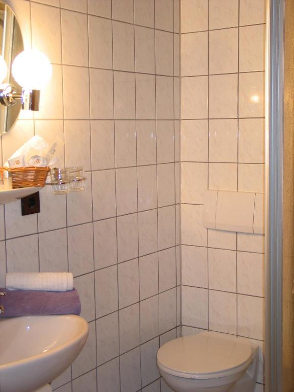 Restaurant Landgasthof Zum Wiesengrund Newel Ruang foto