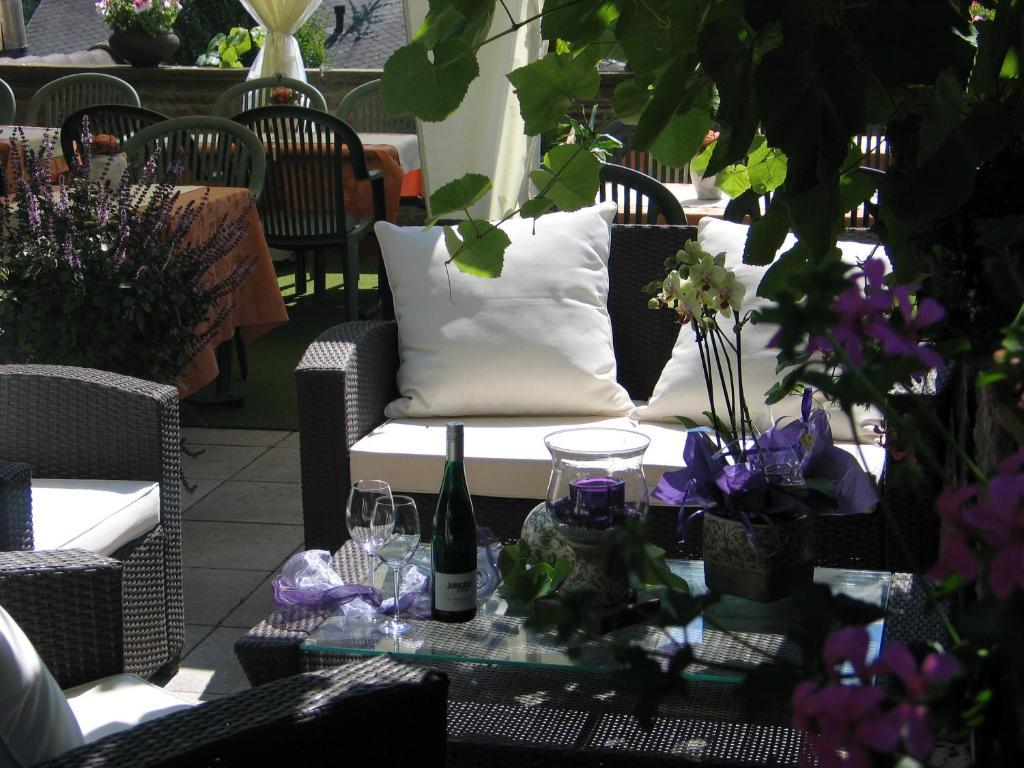 Restaurant Landgasthof Zum Wiesengrund Newel Bagian luar foto
