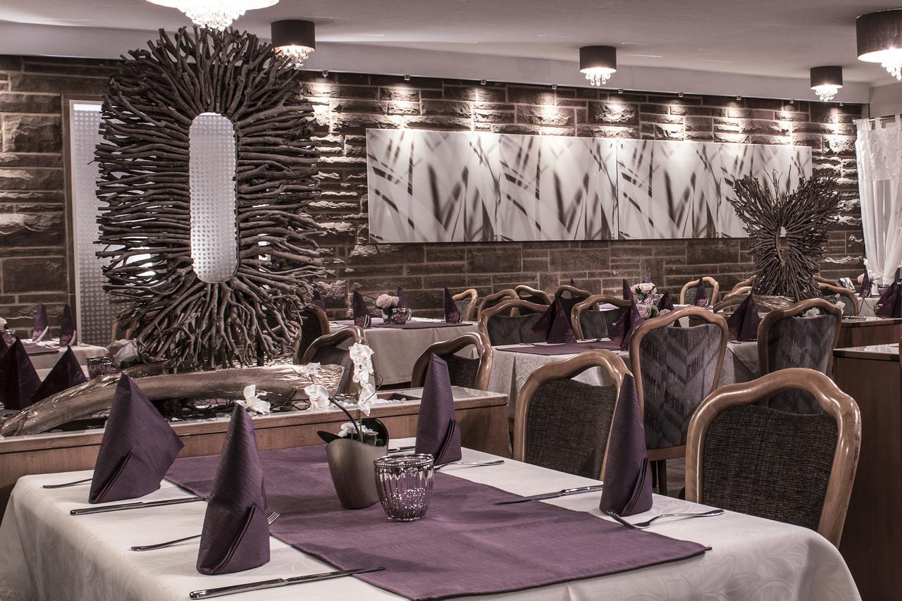 Restaurant Landgasthof Zum Wiesengrund Newel Bagian luar foto