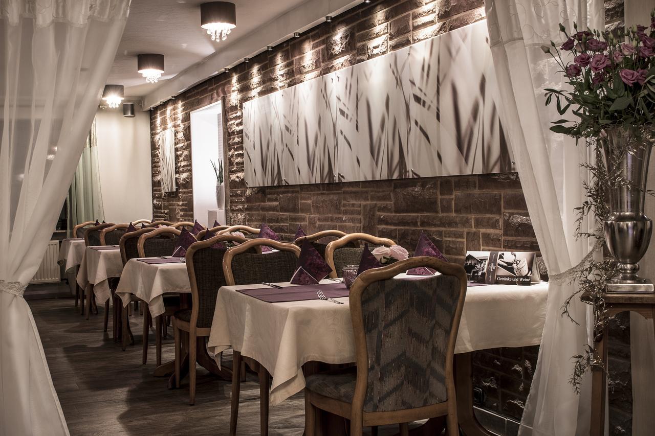Restaurant Landgasthof Zum Wiesengrund Newel Bagian luar foto