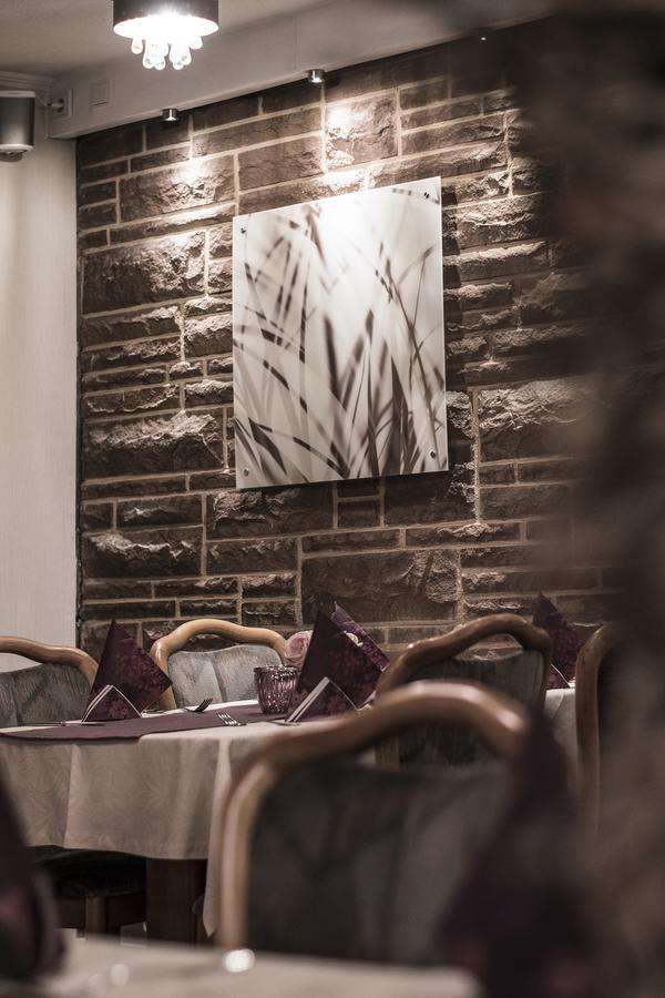 Restaurant Landgasthof Zum Wiesengrund Newel Bagian luar foto