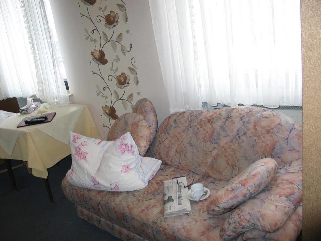 Restaurant Landgasthof Zum Wiesengrund Newel Bagian luar foto