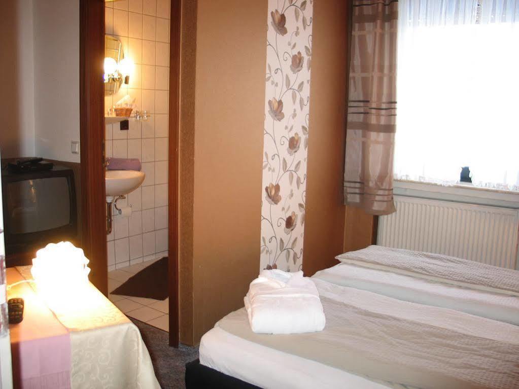 Restaurant Landgasthof Zum Wiesengrund Newel Bagian luar foto