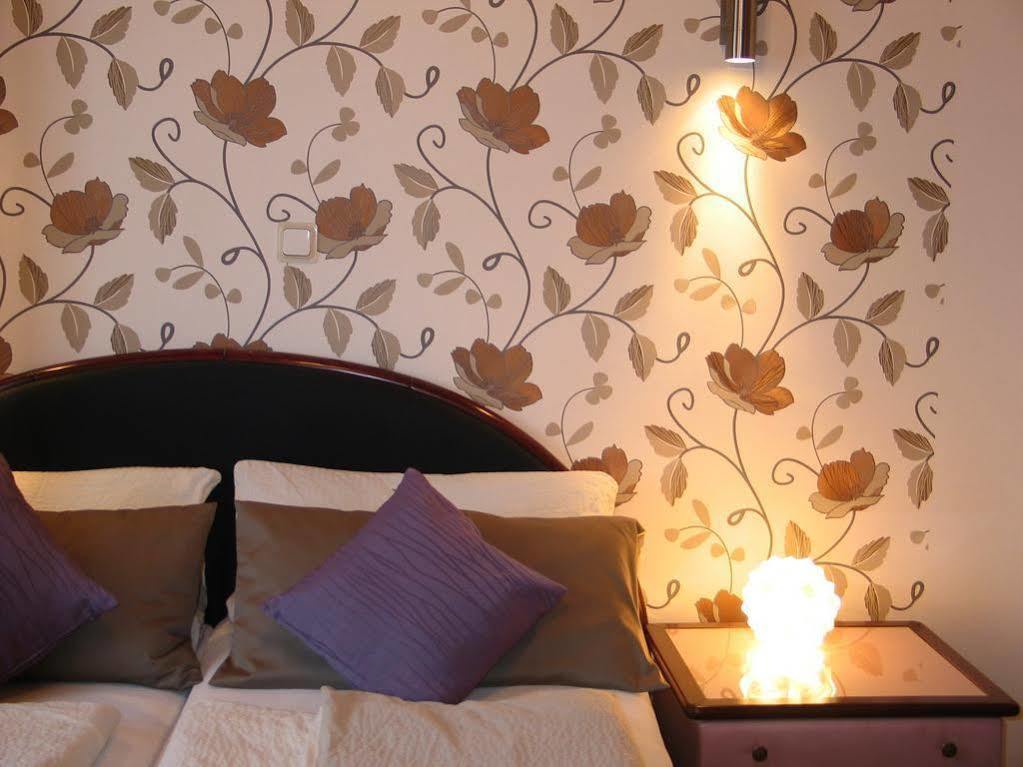 Restaurant Landgasthof Zum Wiesengrund Newel Bagian luar foto