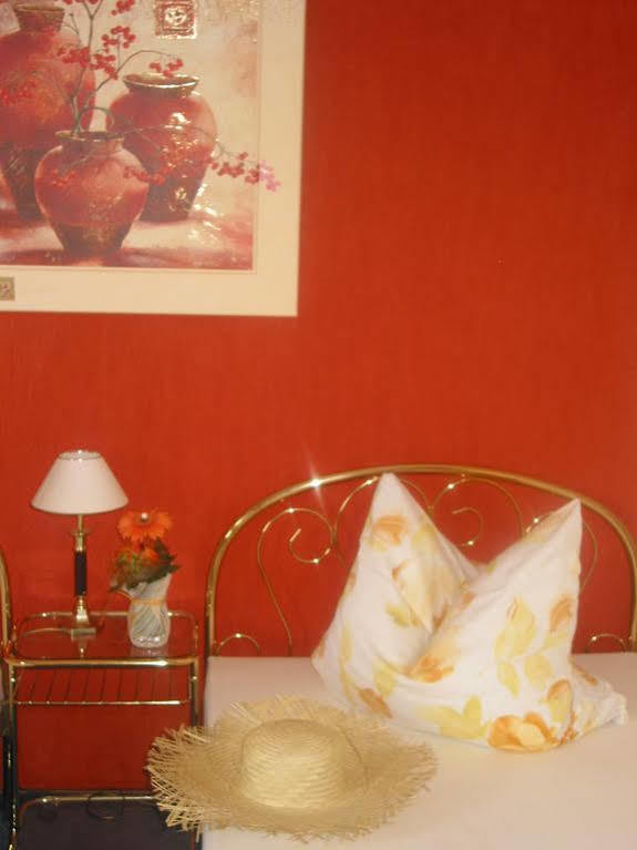 Restaurant Landgasthof Zum Wiesengrund Newel Bagian luar foto
